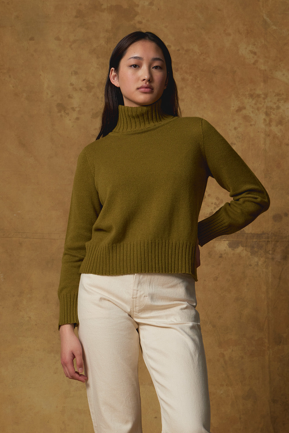 Standard Issue Cashmere Cropped Sweater in Purslane Green