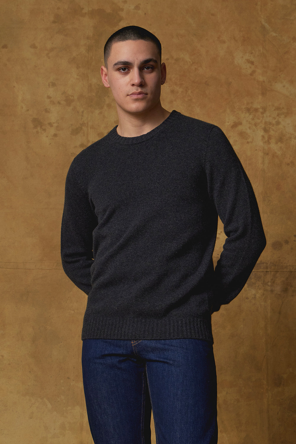 Standard Issue Men's Cashmere Jumper in Carbon Grey