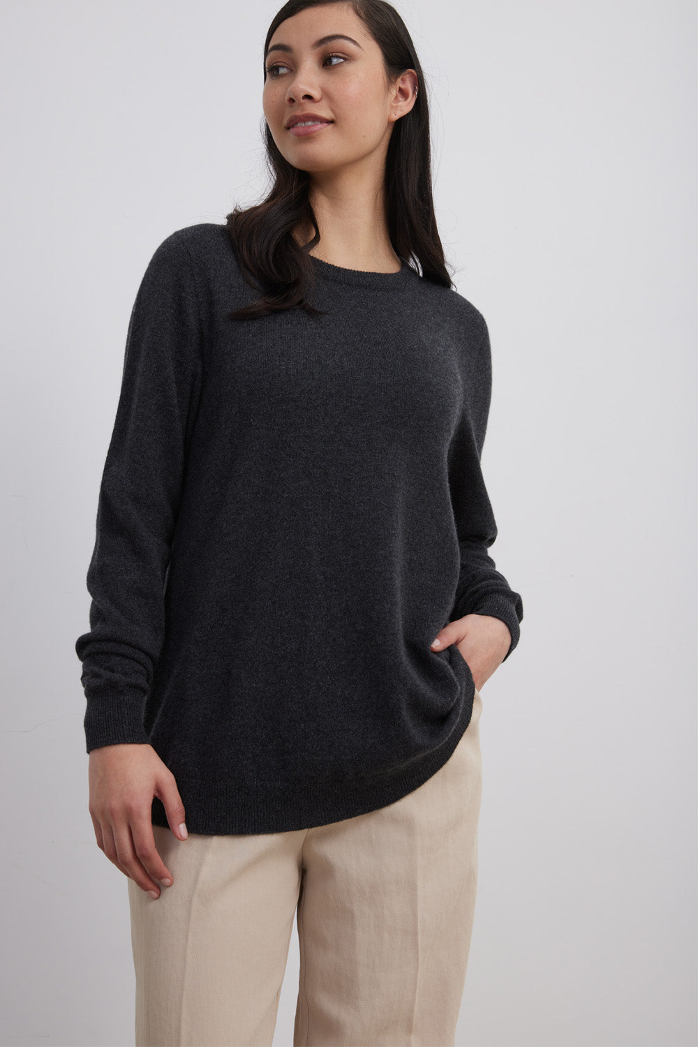 Cashmere Swing Sweater in colour Carbon